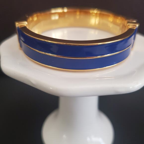 Michael Kors Logo Clasp Hinged Bangle Bracelet Blue Enamel and Gold Tone Signed - Picture 4 of 6